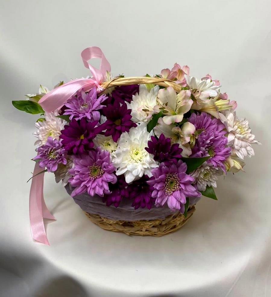Цветочная композиция из Хризантемы и Альстромерии в корзине в Алачково