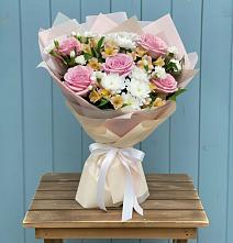 Букет цветов из:  Гвоздики, Орхидеи и Розы в Алачково