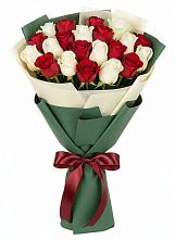 Букет Микс из красных и белых роз в Алачково