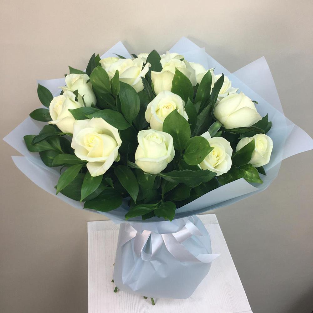 Букет 15 Белых роз Проуд в Алачково