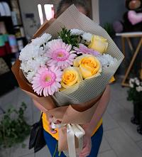 Букет цветов из:  Герберы, Розы и Хризантемы в Алачково