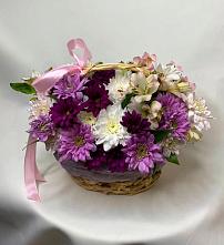 Цветочная композиция из Хризантемы и Альстромерии в корзине в Алачково