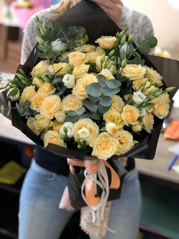 Букет цветов из: Розы и Лизиантусы в Алачково