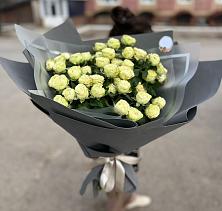 Букет Белые кустовые розы Солинеро в Алачково