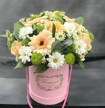 Цветочная композиция из Розы, Герберы и Хризантемы в шляпной коробке в Алачково