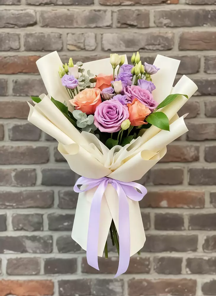 Букет цветов из: Лизиантусы и Розы в Алачково