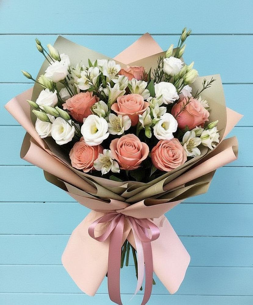 Букет цветов из: Розы, Альстромерии и Лизиантусы в Алачково