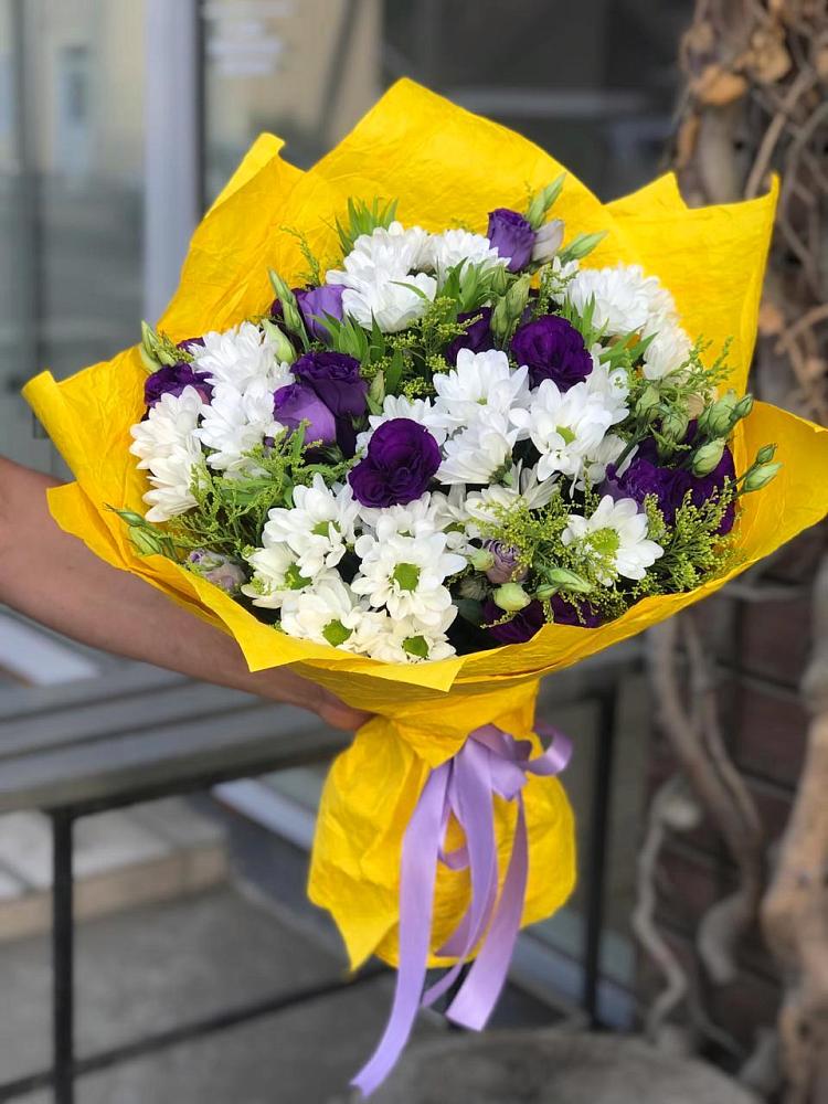 Букет цветов из: Ирисы, Хризантемы и Ромашки в Алачково