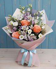 Букет цветов из:  Лизиантусы, Розы, Альстромерии и Гипсофила в Алачково