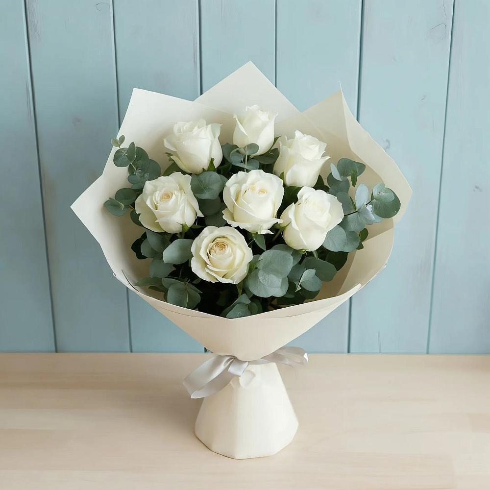 Букет Белые розы в Эвкалипте в Алачково