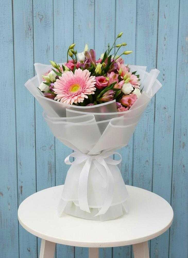 Букет цветов из: Герберы, Альстромерии и Лизиантусы в Алачково