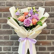 Букет цветов из:  Лизиантусы и Розы в Алачково