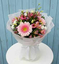 Букет цветов из:  Герберы, Альстромерии и Лизиантусы в Алачково