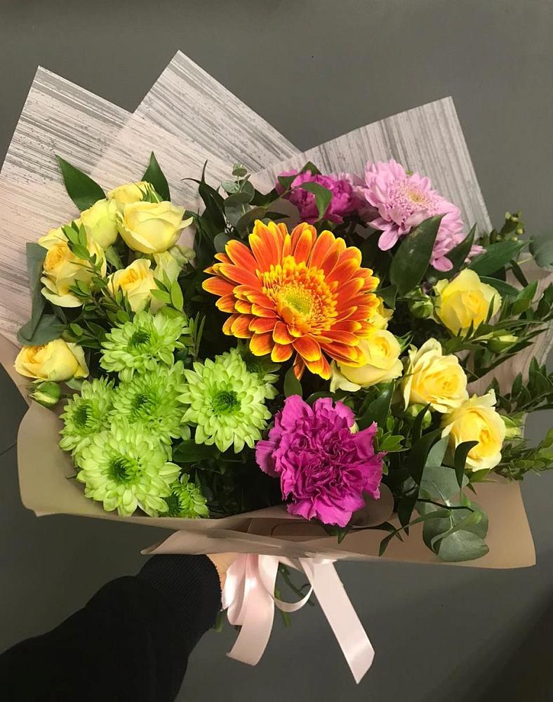 Букет цветов из: Гвоздики, Герберы, Розы и Хризантемы в Алачково