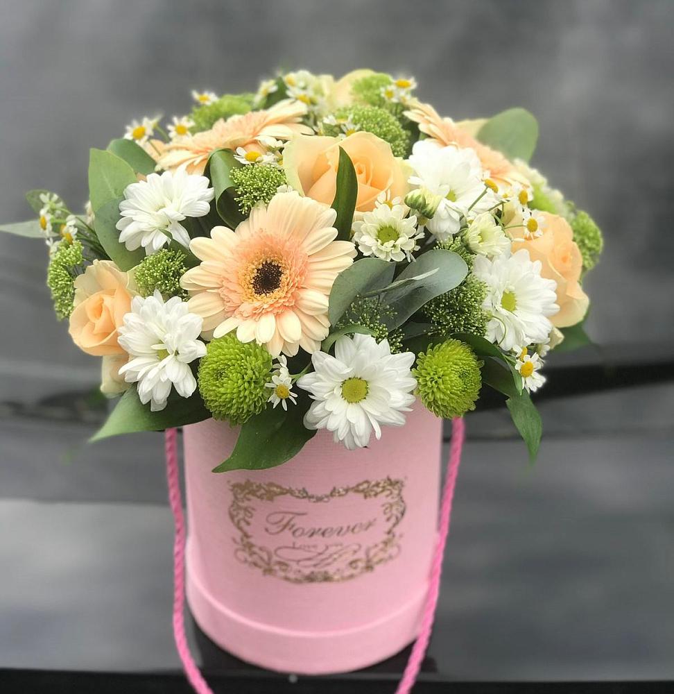 Цветочная композиция из Розы, Герберы и Хризантемы в шляпной коробке в Алачково