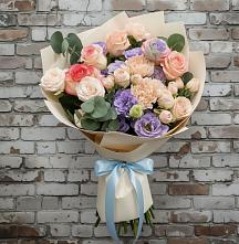 Букет цветов из:  Розы, Лизиантусы и Гвоздики в Алачково