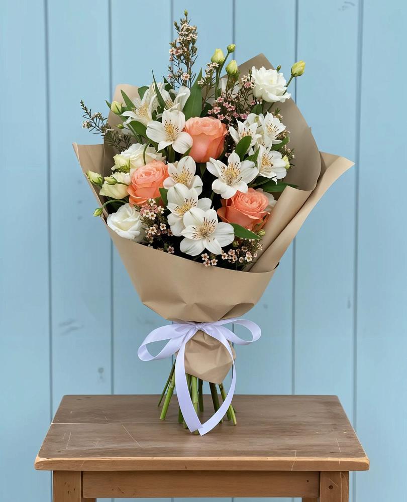 Букет цветов из: Альстромерии, Лизиантусы, Розы и Хризантемы в Алачково