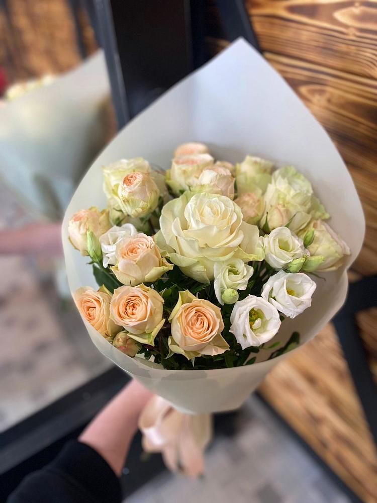 Букет цветов из: Розы и Лизиантусы в Алачково